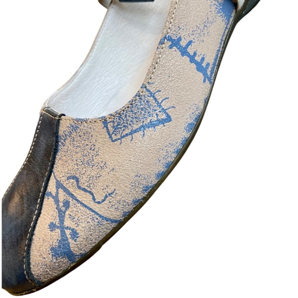 Un Tour en Ville Flats Blue and Cream With Unique Pattern Size 36 1/2 - Picture 6 of 9